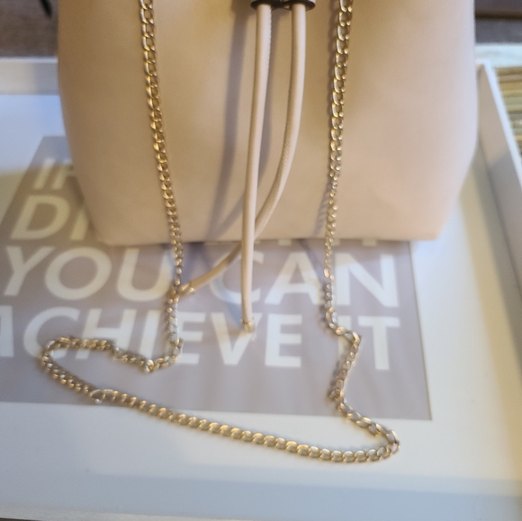 MELIE BIONCO LARGE CROSSBODY W GOLD CHAIN STRAP - Picture 3 of 15